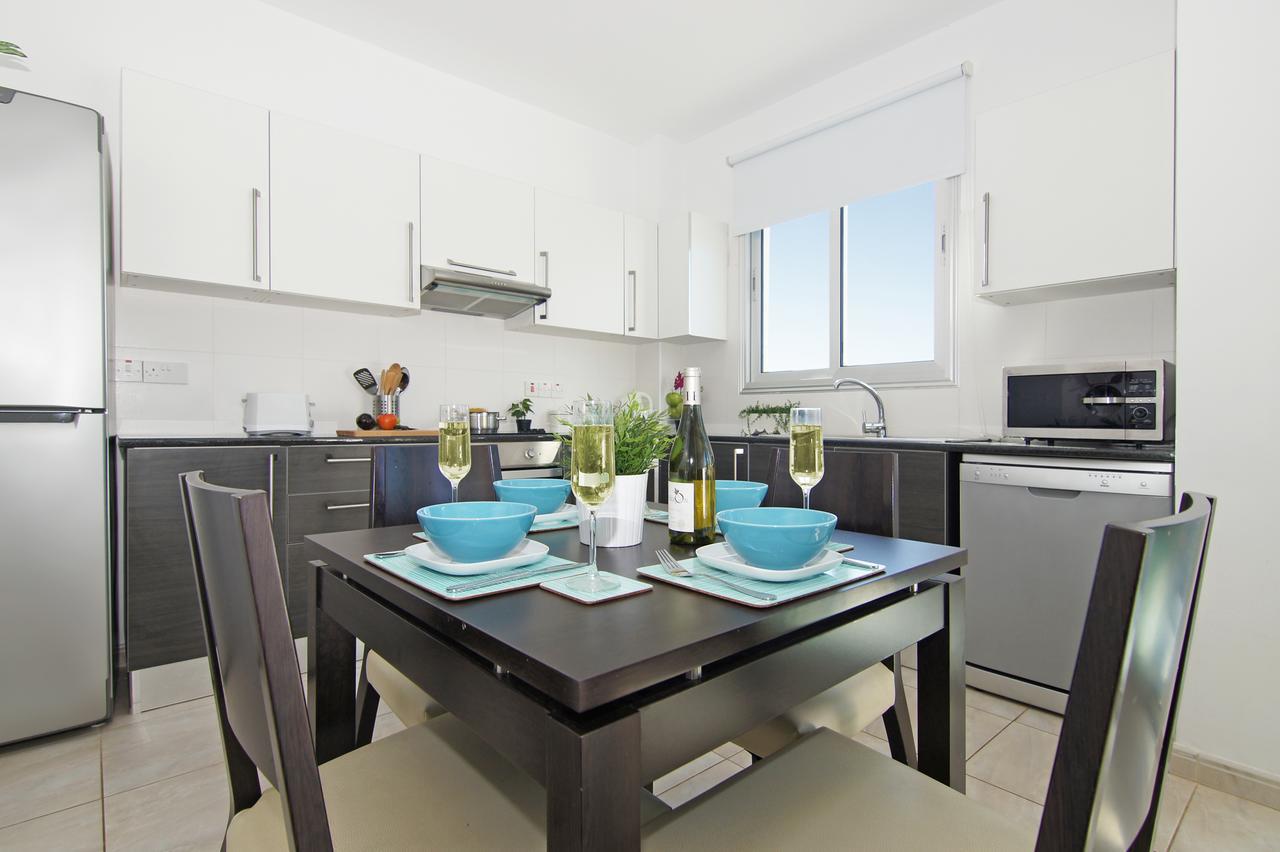 Amber - Coralli Beachfront Apartment بروتاراس المظهر الخارجي الصورة