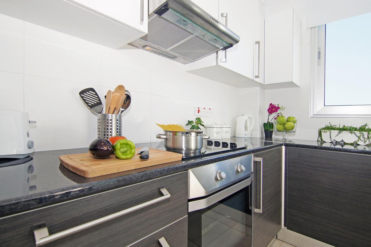 Amber - Coralli Beachfront Apartment بروتاراس المظهر الخارجي الصورة