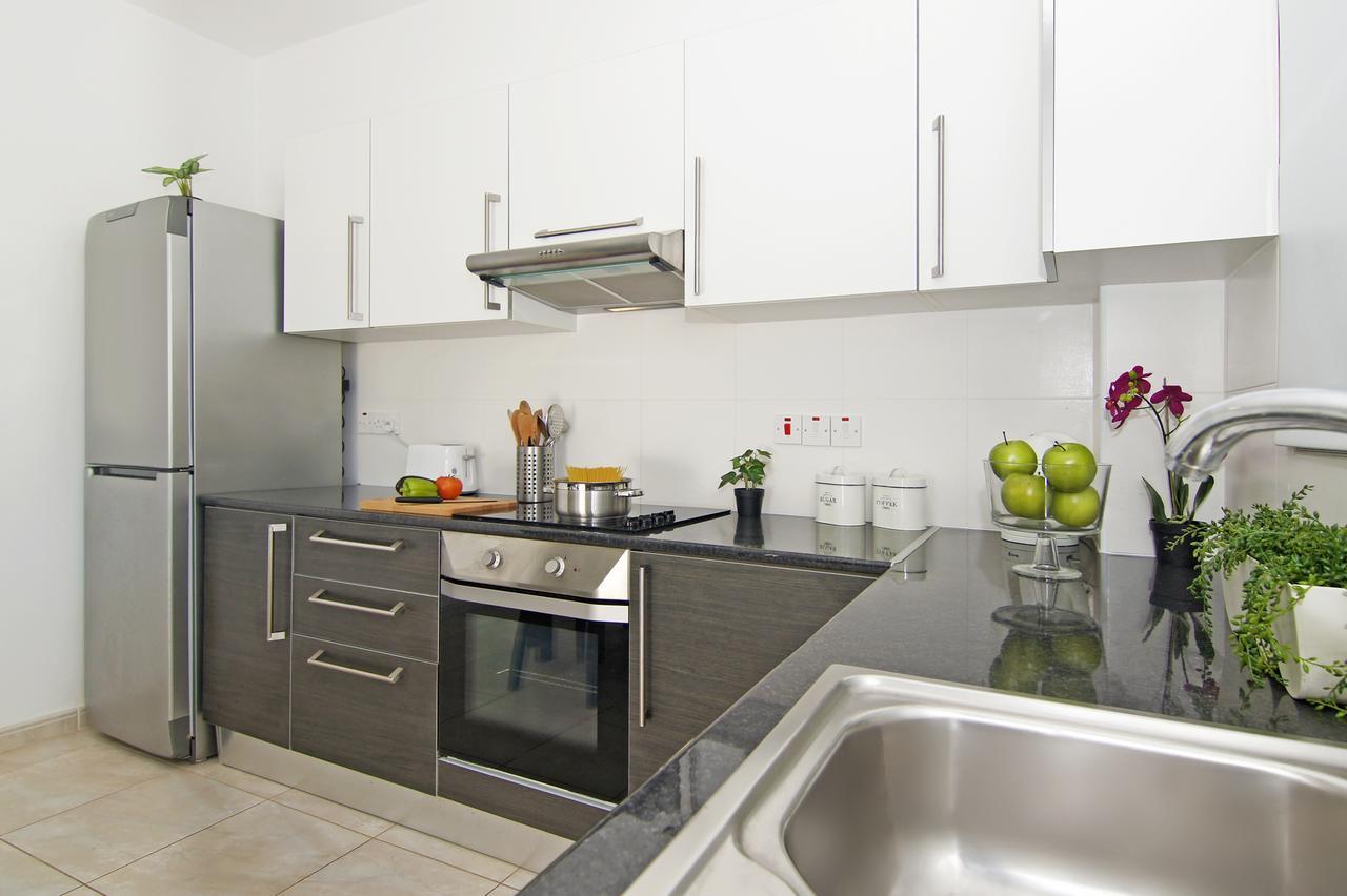 Amber - Coralli Beachfront Apartment بروتاراس المظهر الخارجي الصورة